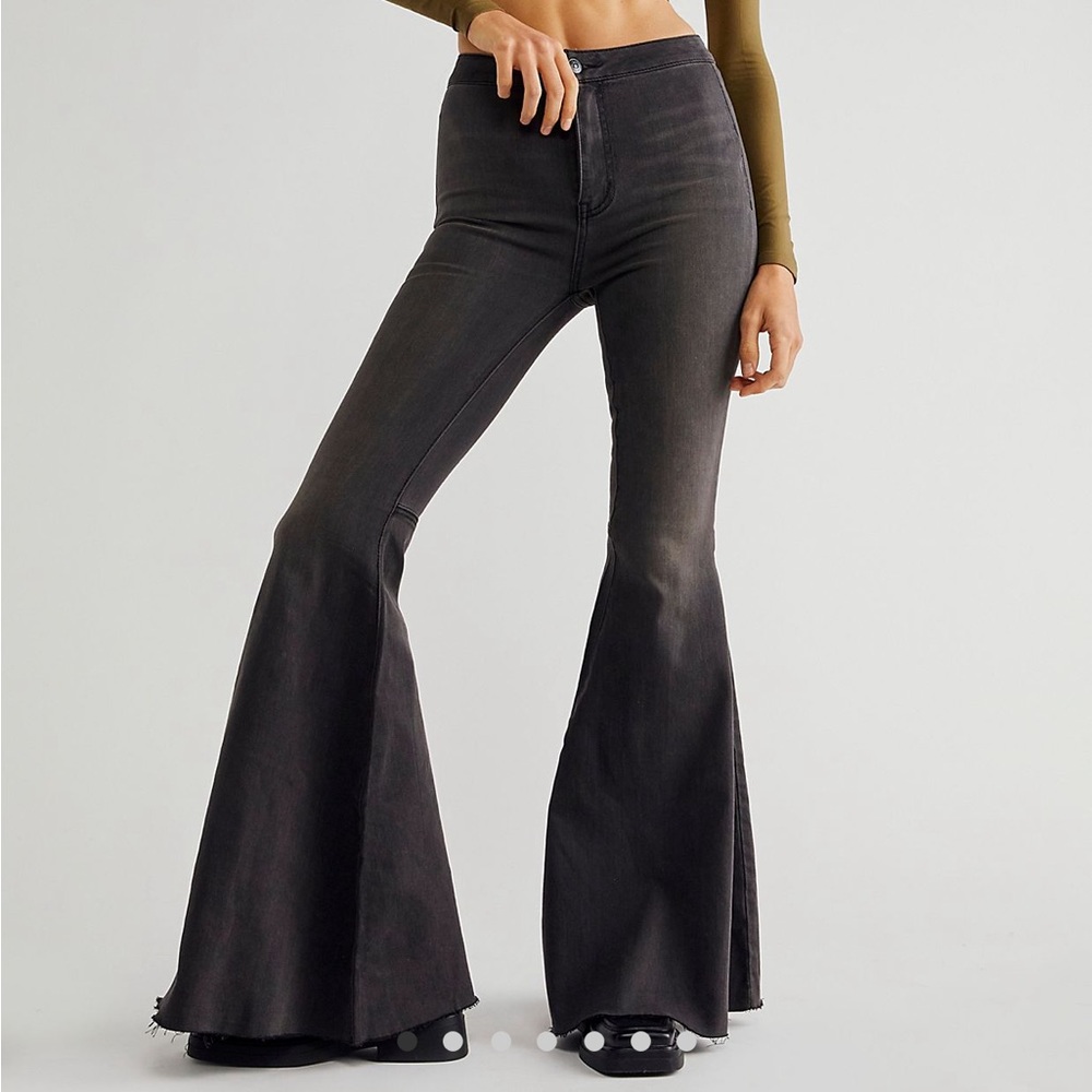 Free People Just Float On Flare Jeans🦋